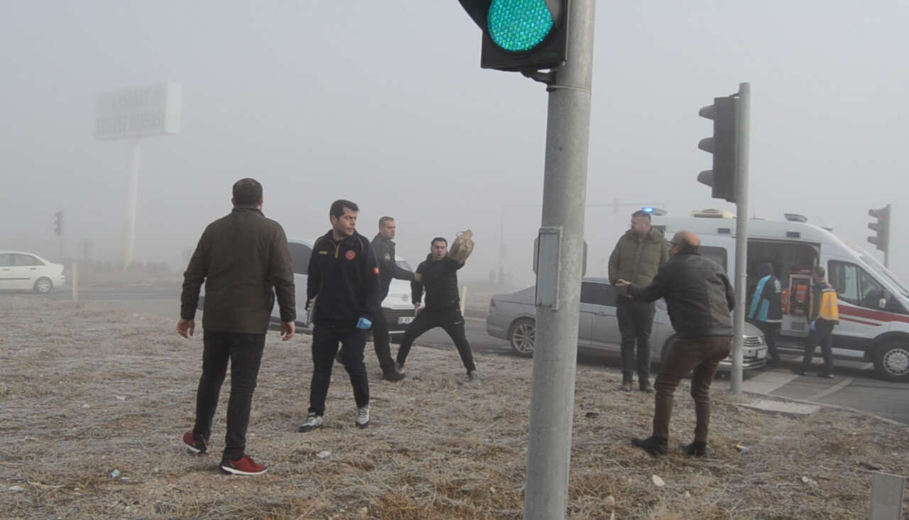 Konya yolunda TIR, 4 otomobili biçti 4